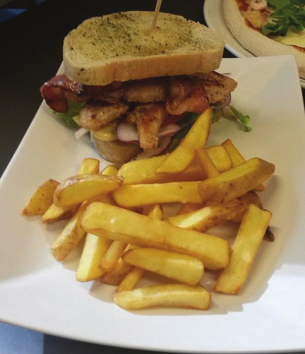 Boka bord kan ni antingen göra i receptionen eller direkt nere vid restaurangen.