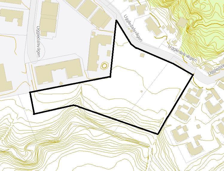 sin sträckning söder om planområdet. Området sluttar gradvis söderut med kraftigast lutning närmast vattendraget, se höjdlinjer i Figur 2. Figur 2. Orientering planområdet.