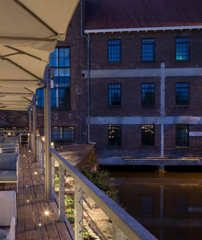 THE BOOK OF IN-LITE MARKSPOTLIGHTS RESTAURANT ONE är the place to be om du vill äta gott i Roermond, Nederländerna. Restaurangen har en Michelin-stjärna och det märks verkligen.