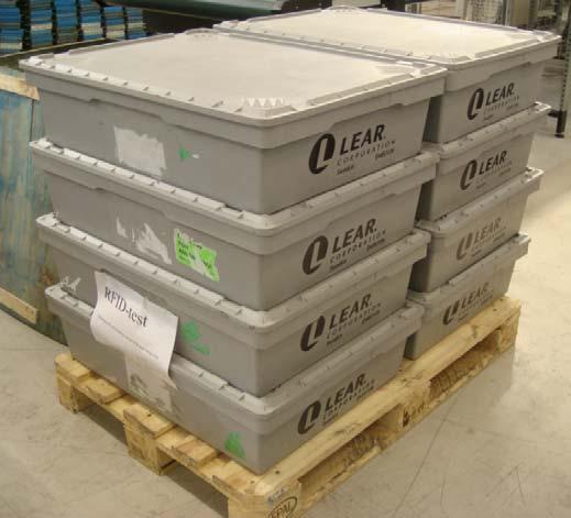 Date 51 (94) 2. Plastkonsol i en tre-kragars pall.