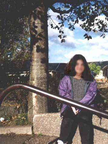 Brännbollsplanen ligger strax utanför skolgården och räknas vanligen inte dit men det är ändå en plats som det är viktigt för Isabella att lyfta