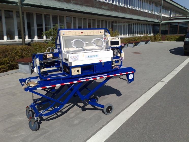Inom sjukhuset Hela systemet (Neocot, Neosled och Power Liftern) kan förflyttas inom sjukhuset såväl som till garage eller helikopterplatta. På Neosleden finns alla de tillbehör ni har valt monterade.