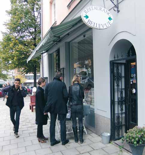 Vi får i alla fall ett lovande intryck när vi tittar och luktar oss omkring i matsalen, och blir inte besvikna när maten kommer.