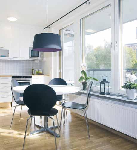 Renoveringsbehov ger möjlighet till att skapa sitt eget drömboende. Lägenheten är genomgående mellan två innergårdar. Kök med stor matplats och gott om förvaring samt väl tilltaget vardagsrum.
