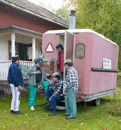 Polsk riksdag i Brevens Bruk Utan att Brevensborna har märkt något har en arbetskonflikt passerat på bruket, sedan bossen därstädes tagit fasta på de påstådda möjligheter som öppnats med den