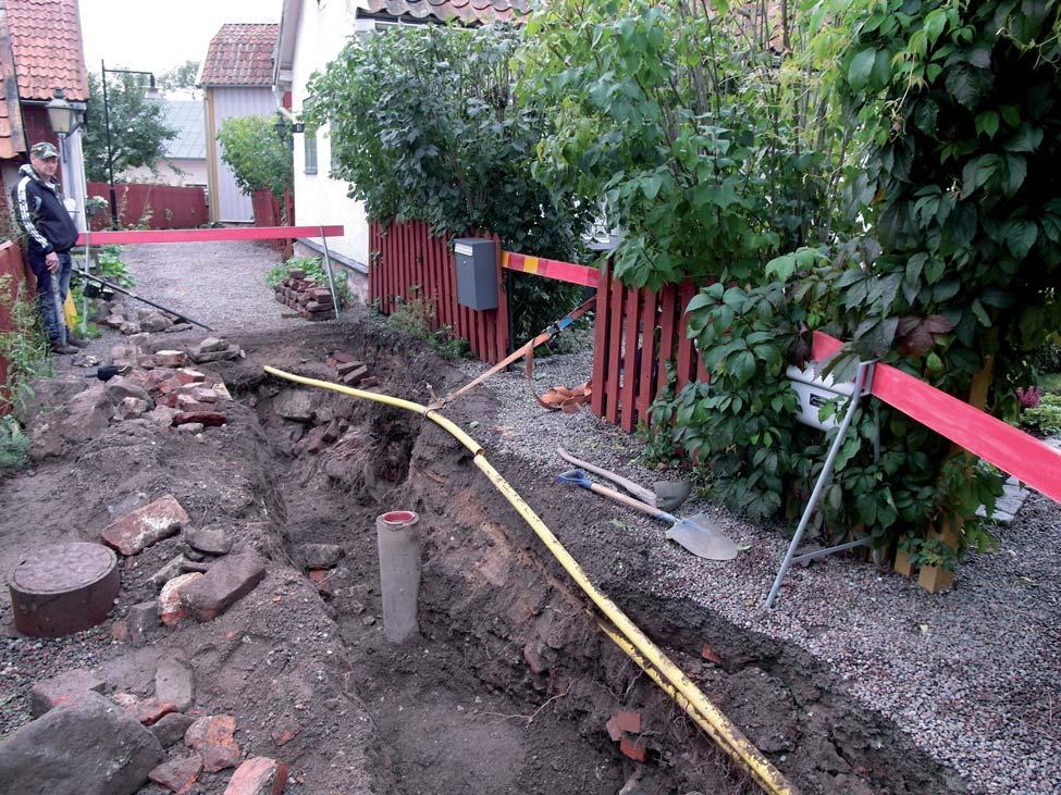 Inledning Östergötlands museum, i samarbete med Söderköpings kommun, utförde under september 2012 en arkeologisk forskningsundersökning vid platsen för franciskanerkonventets kyrkas kor i Söderköping.