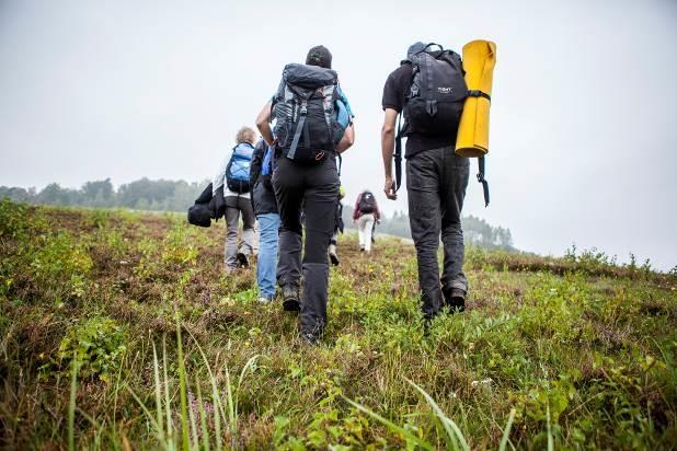 Hässleholms första vandringsfestival Höjdarleden: en vandring över åsarna och utsiktspunkterna i Hovdala naturområde Gullspira: en vild led som söker det otillgängliga inom Hovdala naturområde