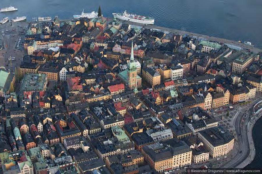 Inte ens Gamla stan har zick-zack gator ner mot vattnet: Många gator är förvånansvärt raka (p g a att