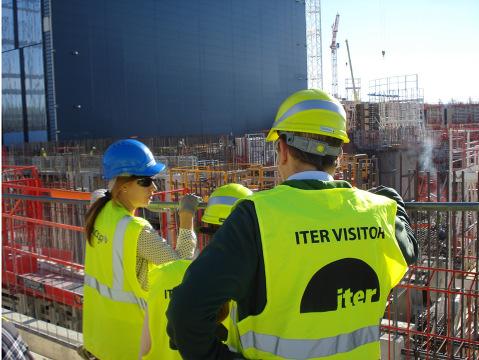35 nationer samarbetar för att kunna bygga ITER som kommer att vara världens största Tokamak (en magnetisk fusionsanordning som har designats för att bevisa att fusion är en storskalig och kolfri