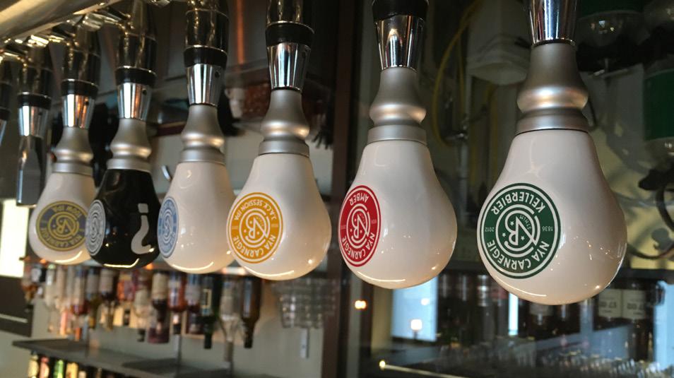 Andra öl med glödlampsrelaterade namn är Luma Lager, 100 W IPA och bryggeriets första brygd Primus Lux (första ljuset).
