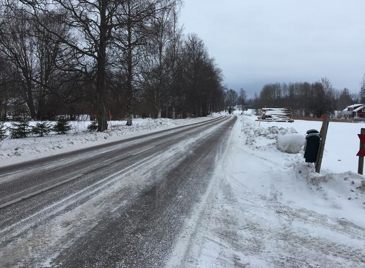 Den enskilda ägens sträckning är rak och passerar mellan tå åkrar. Vägen ansluter i öster mot en fastighet med tillhörande bostadshus.