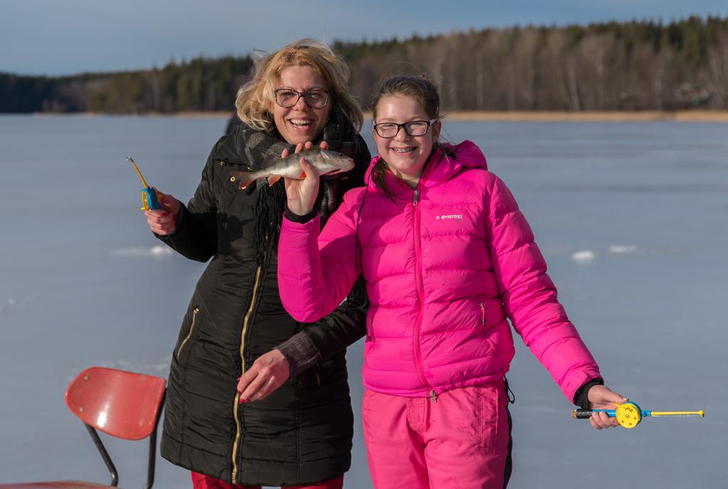 se Natur och friluftsliv i Södertälje Lätt att ta sig fram Passar hela familjen Ta med matsäck Ojämn terräng Fotograf fram- och baksida: Mikael Lindén.