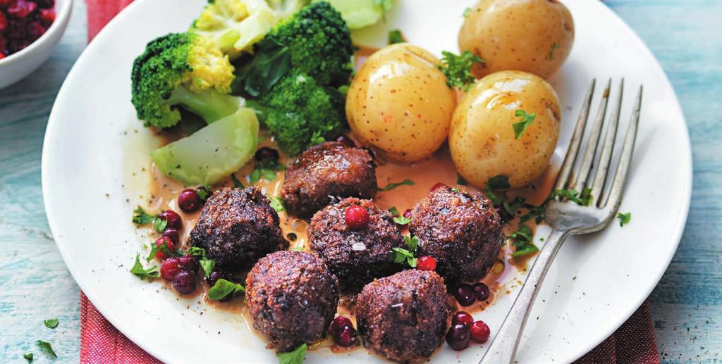 RECEPT 2 35 min 662 kcal/port Fett 25g Kolhydrater 79g Protein 28g Svarta bönbullar med gräddsky och lingon Vegetariska köttbullar med härlig gräddsås.