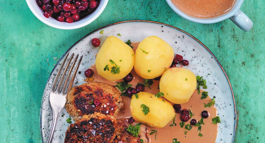 RECEPT 2 30 min 449 kcal/port Fett 11% Kolhydrater 69% Protein 20% Svampbiffar med gräddsås och lingon Härliga vegetariska svampbiffar med klassiska tillbehör.