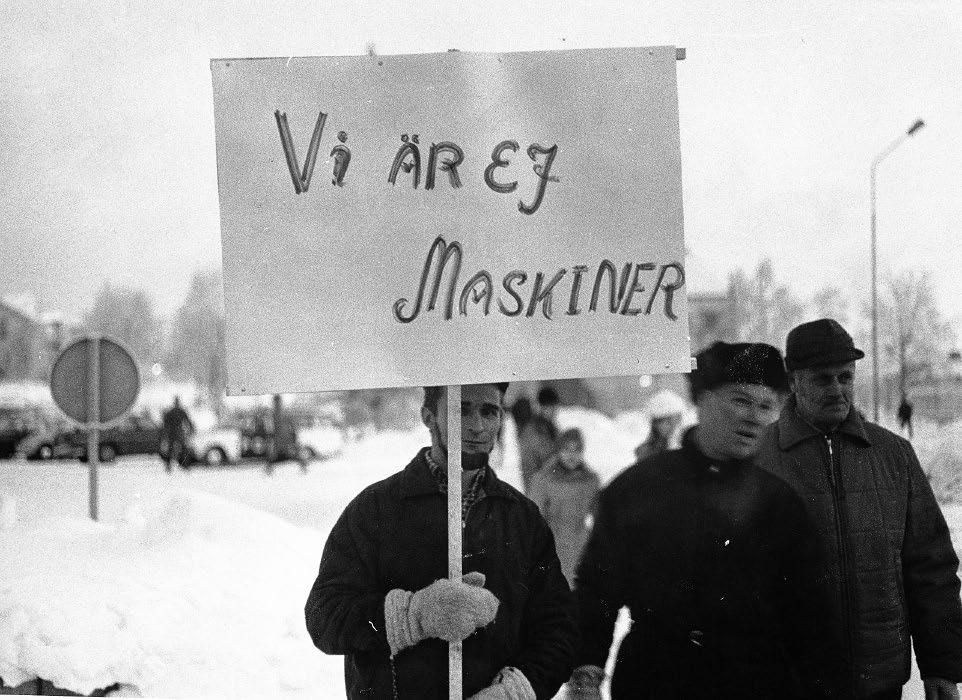 utlänningar, men partiets lokalt ansvariga måste vara med så att tekniken tränger in i medborgarnas hjärna, så att bron till sina detaljer och till sin helhet uppfattas och accepteras.
