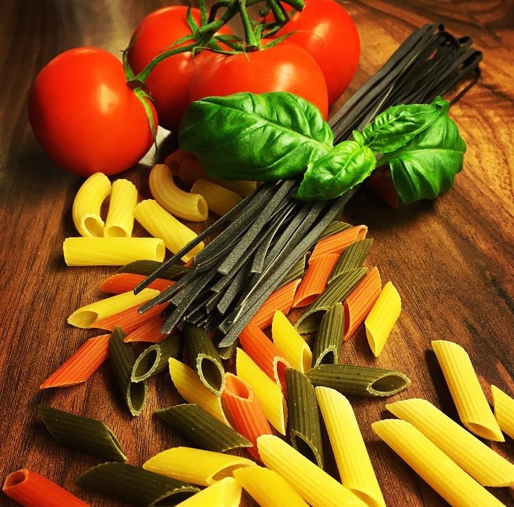 Pasta Parmesanen vi använder är lagrad 24 månader och importeras direkt från Italien av Kullagourmet i Mjöhult Glutenfri pasta går att få, men beställ gärna i förväg.