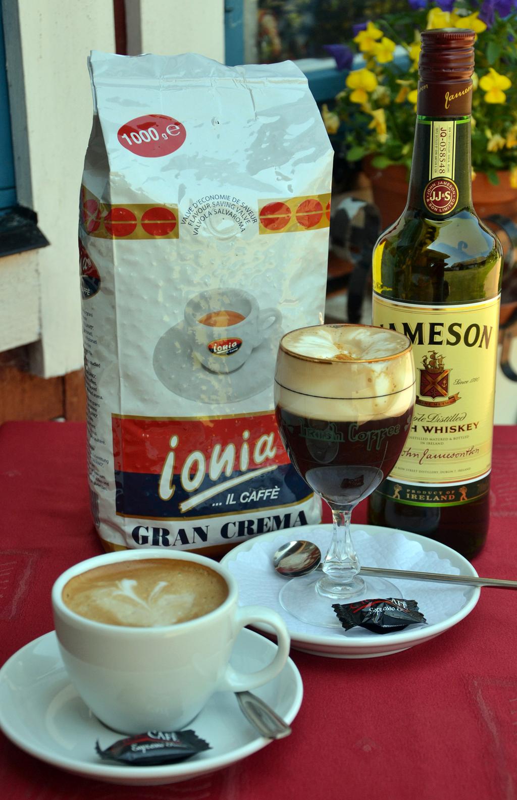 Caffé Kaffe Espresso Doppio dubbel espresso Espresso macchiato 25:30:27:- espresso med lite vispad mjölk,