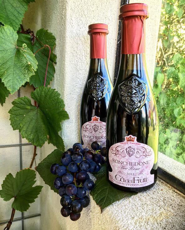 Vino Rosso - Rött vin Alkoholfritt rött hel flaska 130:- Glas 40:- Husets röda i glas eller karaff sort kan variera, fråga gärna Glas 75:- 1/2 karaff (2 glas) 150:- Volupta Sicilia Rosso IGT Sicilia