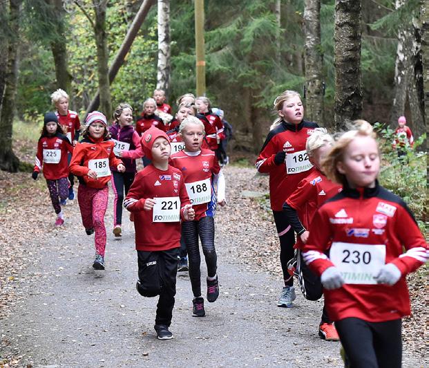 Två sanktionerade tävlingar, inomhus, för juniorer och seniorer årligen. 20 sanktionerade arenatävlingar för ungdomar årligen, inomhus och utomhus.