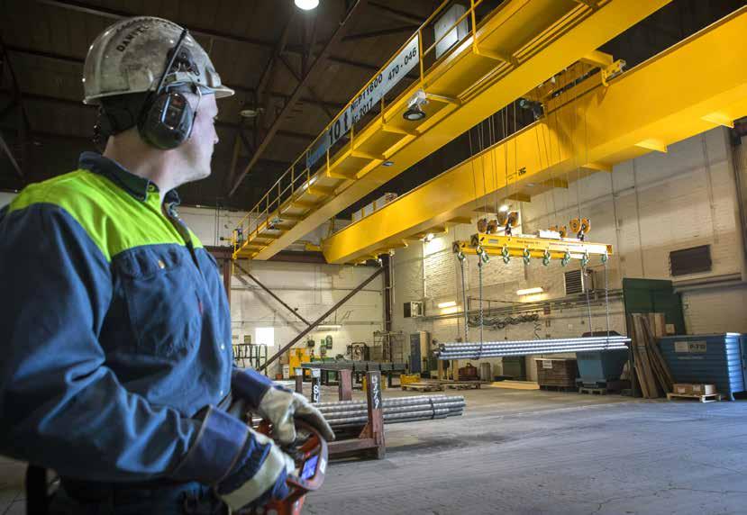 vill för det mesta ha flera extrafunktioner på sina traverser, till exempel på större kranar ha gångbrygga på båda balkarna för att underlätta service, extra belysning på kranen etc.