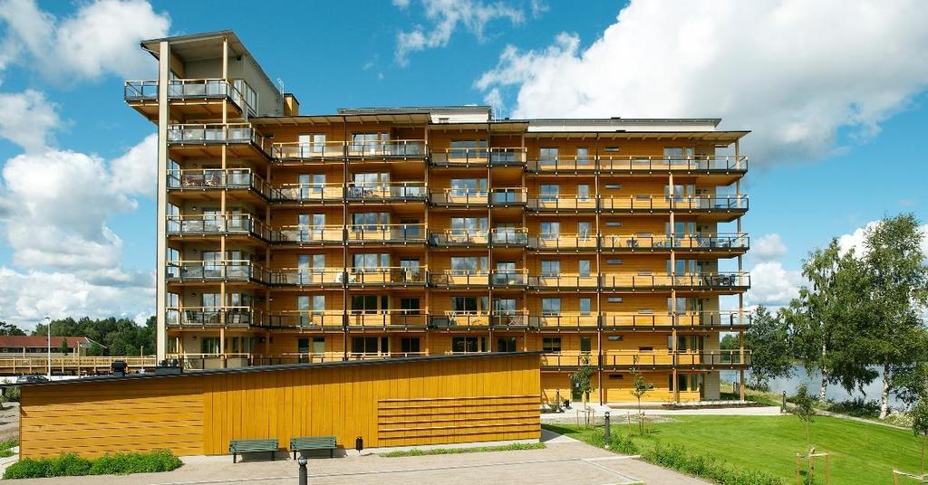 2.5 Exempel på byggnader med trästomme i Sverige Idag finns det flera byggnader i Sverige där trä utgör stommaterialet, nedan presenteras kort två sådana. 2.5.1 Limnologen i Växjö Som en del i kommunens arbete för en hållbar miljö har Växjö kommun tagit fram en träbyggnadsstrategi, kallad Växjö den moderna trästaden.