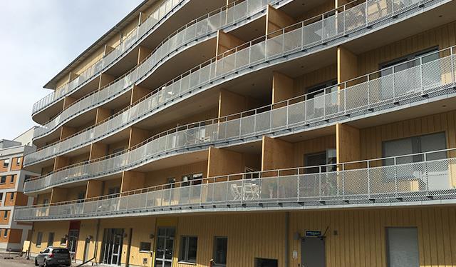 arkitektur ut från mängden, se figur 6. Huset är ett sex våningars flerbostadshus uppfört med massiv trästomme. (Asplind 2015) Figur 6.