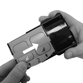Skada av bildplatta: Om bildplattan skjuts in felaktigt i kassetten kan plattans yta slitas.