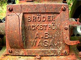 Hemlandet hade trots allt sin dragning och år 1906 kom John Wickström tillbaka till Finland. Tillsammans med sin bror Jakob grundade John Wickström Bröderna Wickströms Motorfabriks Ab i Vasa.