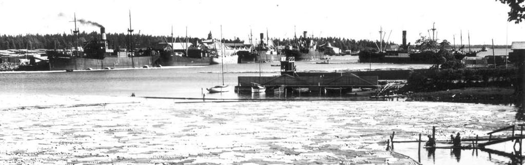 Kristinestads hamn på 1960-talet Juli 2013 Snabben världens minsta lotsbåt? De n n a fa r k o s t kom till då lotsarna levde ett farligt liv.