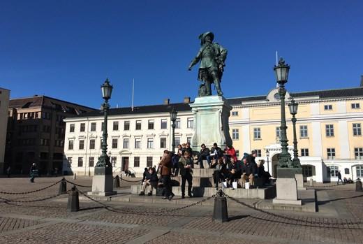 Många har upplevt platsen som otrygg och därför har staden och flera andra aktörer satsat på en rad aktiviteter i sommar. Målet är att området ska bli en mötesplats för alla.