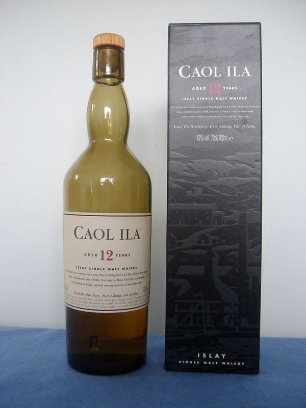 Caol Ila 12 YO Nämen, här kommer en trevlig bekantskap tycker vi. Jag vill nyttja min vetorätt, utropar Isaksson som omedelbart förnimmer doften av bläck och gammal skolpulpet.
