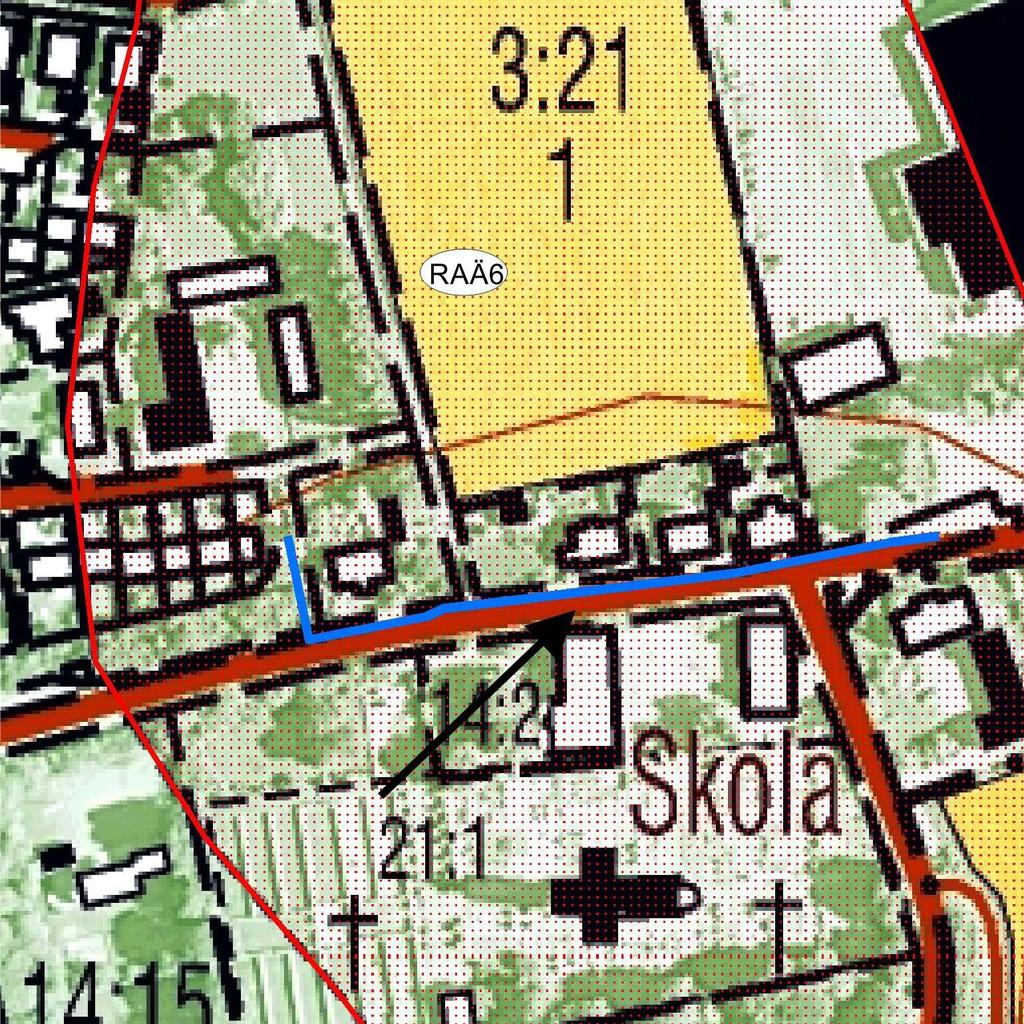 Fig. 5. Utdrag ur Lantmäteriets Fastighetskarta med VA schaktet markerat med blått. Rött raster visar Kyrkheddinge bytomt, RAÄ 6. Skala 1: 2 000.