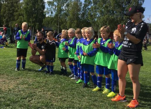 berättade att han spelat en del fotboll.