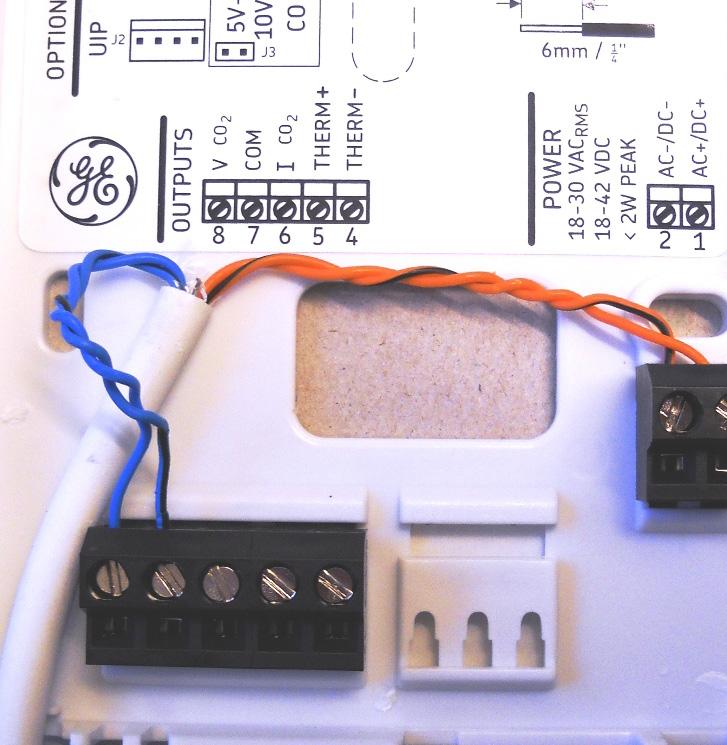 Ingång DI#3, DI#2 eller DI#1 ska ställas in med en dator och programmet irlinq Service Tool på External Emergency Stop. Ventilationsanläggningen kan som tillval levereras med en CO 2 -givare.