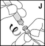 11. Håll injektionsflaskan i änden ovanför adaptern och sprutan (I). Fyll sprutan genom att dra ut kolven långsamt och i jämn takt.