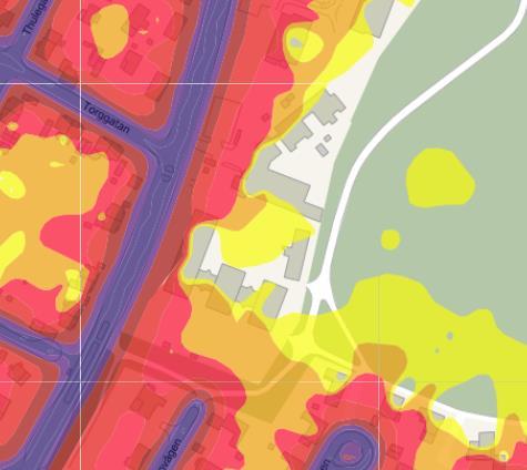 Bullerutredning kommer fram till följande slutsatser: De områden där riktvärdena överskrids på förskolan och skolans västra sida mot Vasavägen är större för