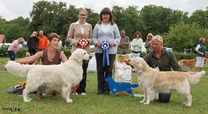 Anna Eriksson Resultat utställning Foto: Li-Maria Carlsson Domare vuxna hanar: Ulrika Zetterfeldt, Kennel Silversign Domare vuxna tikar: Helena Hellström, Kennel Heatwave Domare valpar: Ingela van