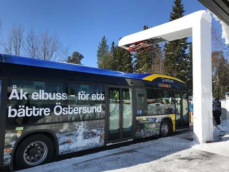 38 (129) Vanligast idag är konduktiv snabbladdning via en pantograf som kan placeras antingen på bussen eller på en stolpe/portal 33.