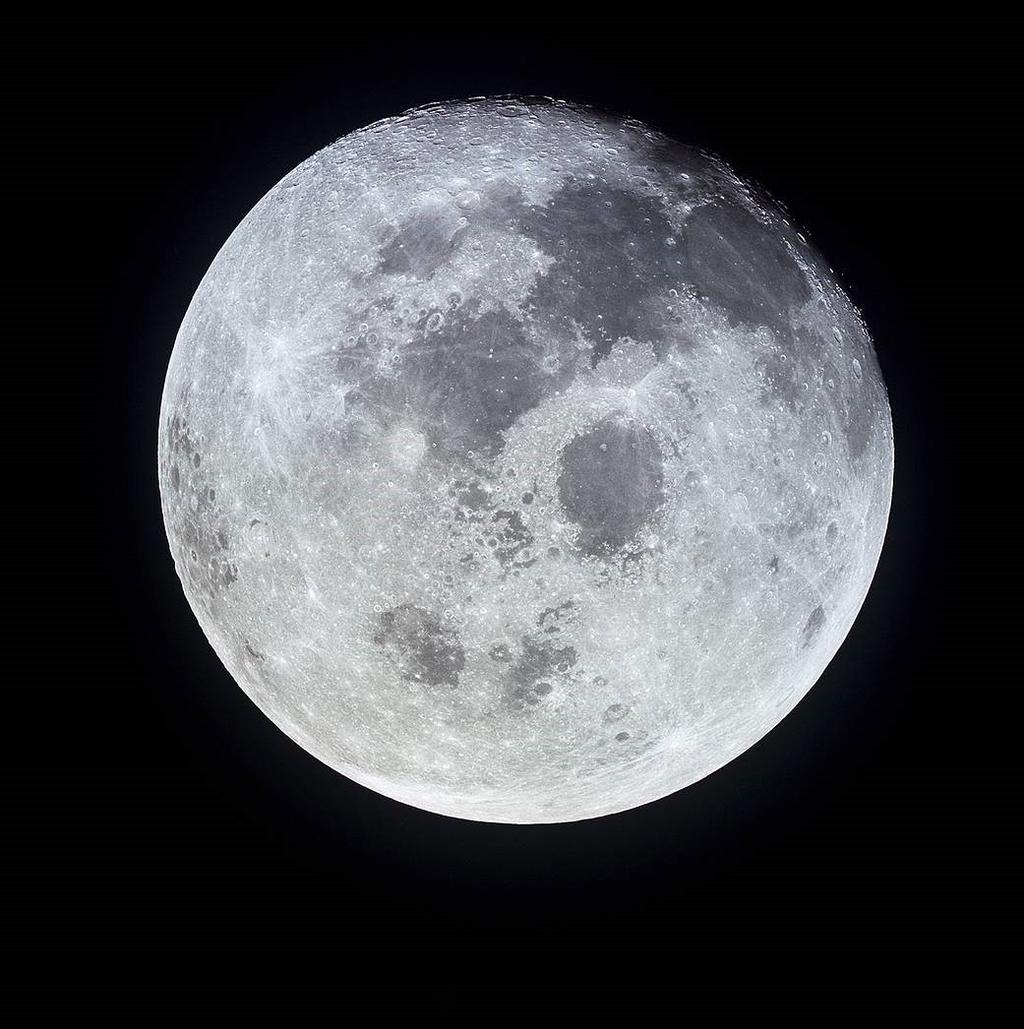 alla tre månarna har bunden rotation, d.v.s. vänder ständigt samma sida mot sina planeter. Stillhetens hav Kratern Tycho Figur 1.18, månen och Phobos (NASA respektive NASA/JPLCaltech/Univ.