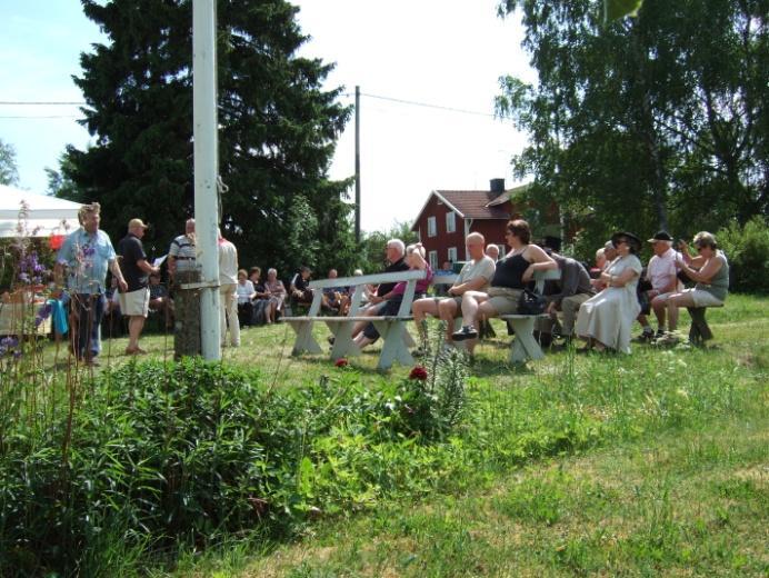 Eftersom vi startat som nr 6 dröjer det nu ett tag innan alla ca 70 startande är i mål.