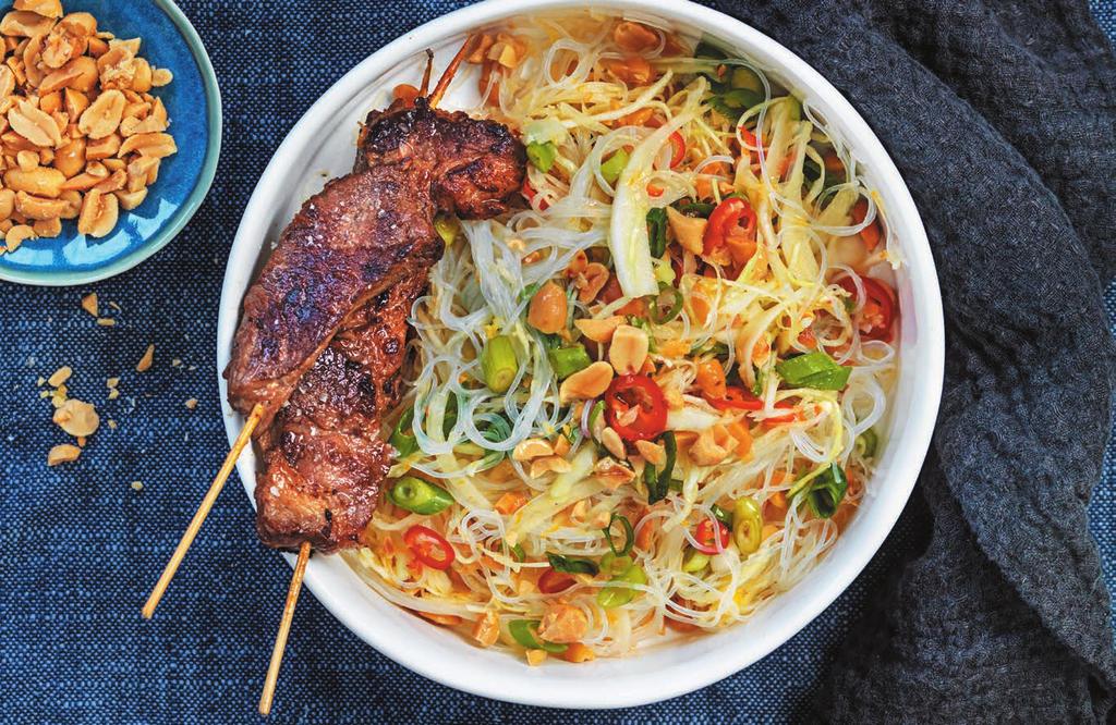 RECEPT 2 40 min 355 kcal/port Fett 41% Kolhydrater 40% Protein 19% Nudelsallad med apelsin och ingefära Smakrik nudelsallad med härliga tofuspett.