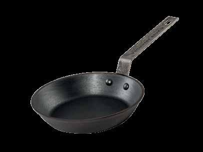 Stekpanna med smitt skaft Fry pan with long forged handle Ø 28 cm