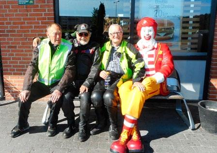 Sommertur i Nordsjælland Ronald McDonald bød Der velkommen var mødt 22 deltagere på 19 motorcykler op hos McDonald s i Hørsholm lørdag morgen den 7. juli 2018, heraf tre fra Sverige.