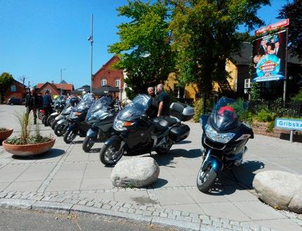 længde, hvorefter de udsættes i åen. Nogle år senere, når de har ædt sig store og fede, vender de tilbage for at gyde i Esrum Å. Vore tre rundvisere var glimrende fortællere.