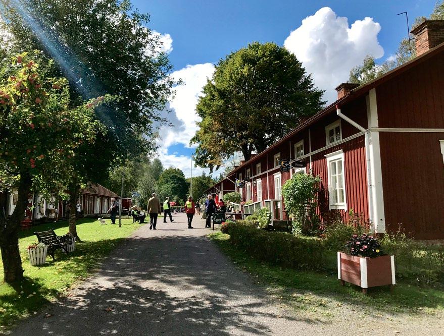 Värmlandsturen som gick över gränsen Ann-Louise Samuelsson Lördagen den 25 augusti var det alltså dags för årets Värmlandstur och vi samlades nytankade på Scandic Klarälven i Karlstad.