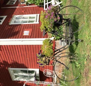 Vi passade på att eftermiddagsfika (japp, detta med motorcykel går ut dels på att köra och se fina vyer och dels att stanna för att alltför ofta äta eller fika).