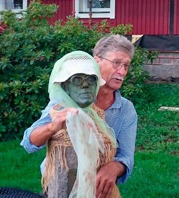 Systersonen klär av bysten av Dagmar Lange (alias: Maria Lang). eller rent av blivit mördade.