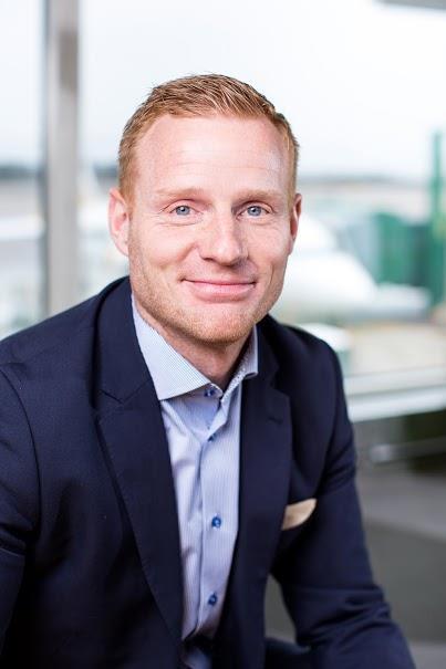 Mathias Winberg, 38 år 1. Jag arbetar med marknadsföring och affärsutveckling på flygbolaget BRA. 2.