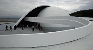 Det nya museet innehåller ritningar, teckningar, modeller och andra föremål från Oscar Niemeyers 70 år långa karriär.