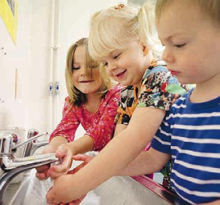 Under den pågående hygienveckan får barnen också lära sig att tvätta händerna under lika lång tid som det tar att sjunga "Blinka lilla stjärna". 1 nyheter 12 www.metro.